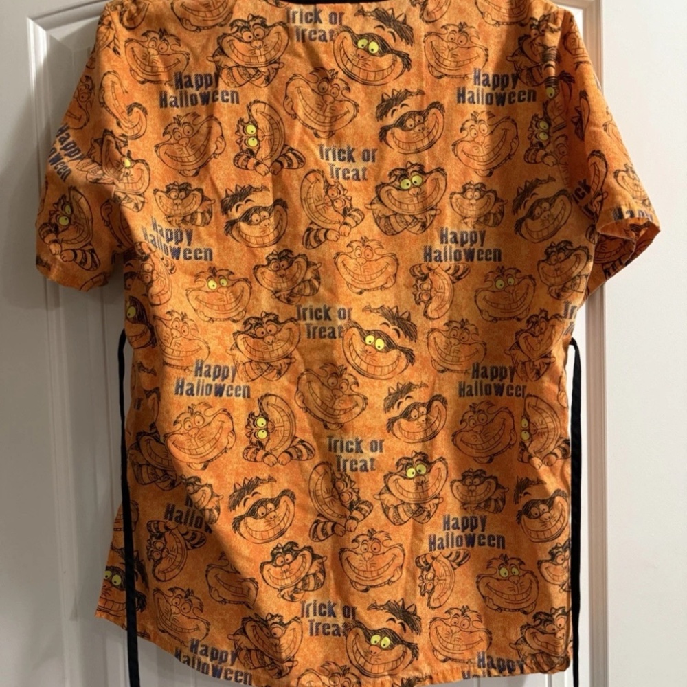 Women's Disney Scrub Top Cheshire Cat Alice in Wonderland Halloween Size Medium - Picture 2 of 5